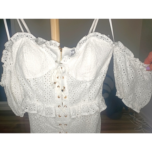 RUNAWAY THE LABEL White Lace off shoulder Corset mini dress *NWT size 10* - Picture 9 of 10